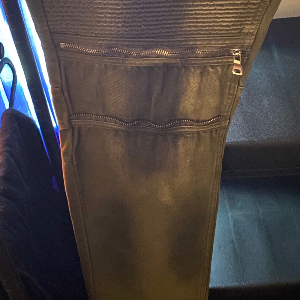 Crysp Denim Men’s Zippered Distressed Jeans - Picture 5 of 6